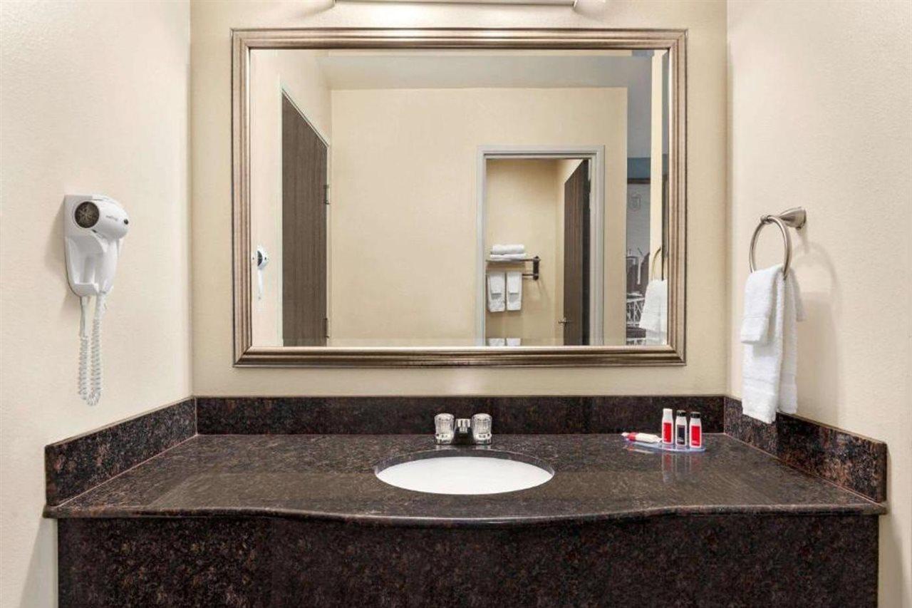Luxe Hotel